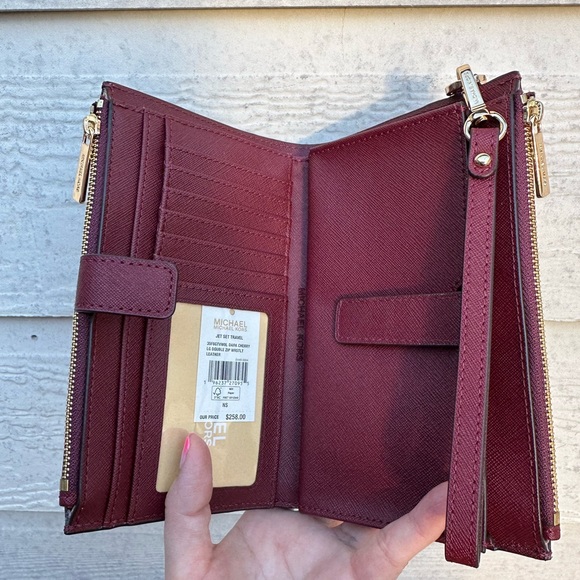 SALE! Michael Kors purse and wallet - Picture 11 of 15